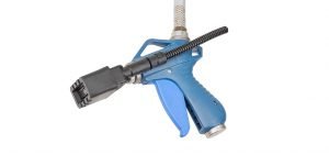 Die Ionenblasdüse Eltex R55 zur Entladung und Entstaubung von hochempfindliche Komponenten. Unterstützt mit Luftstrom für hohe Entladereichweite
